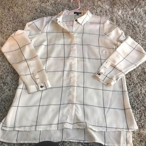 🎉4/$15 - Cream and Navy blouse. Size M